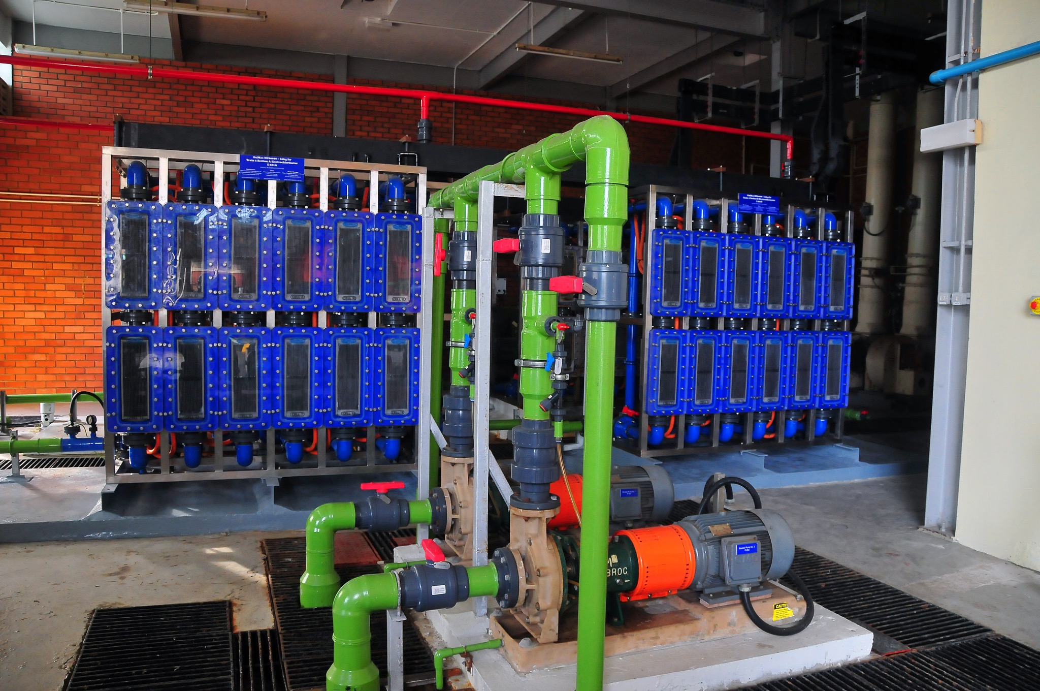 Large modular electrochlorination equipment